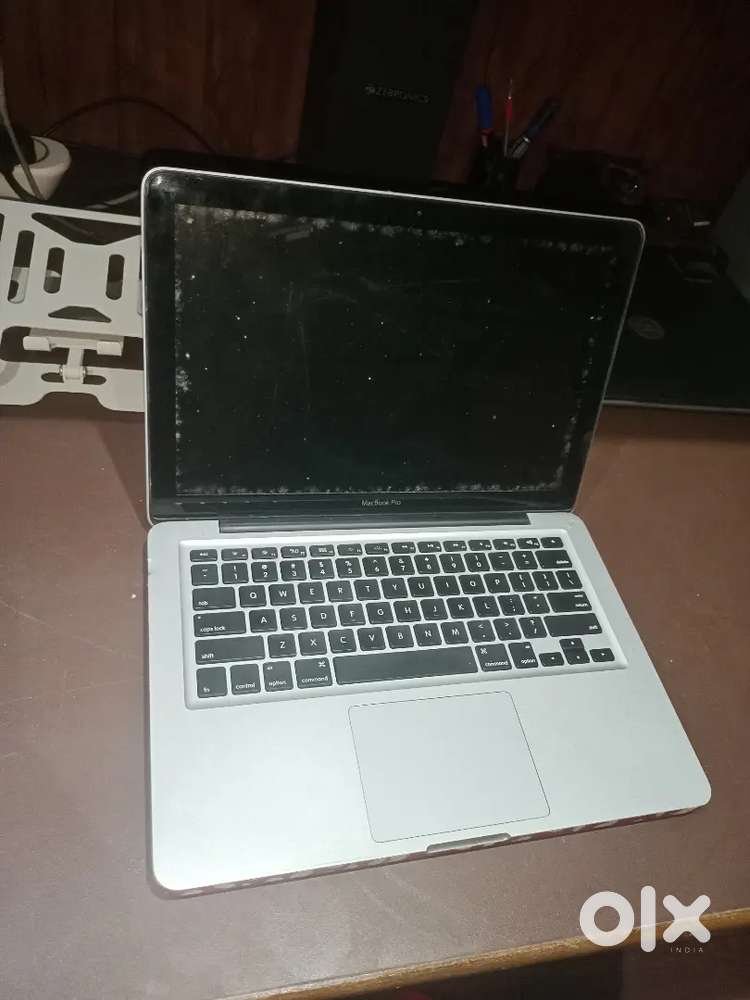 Apple laptop