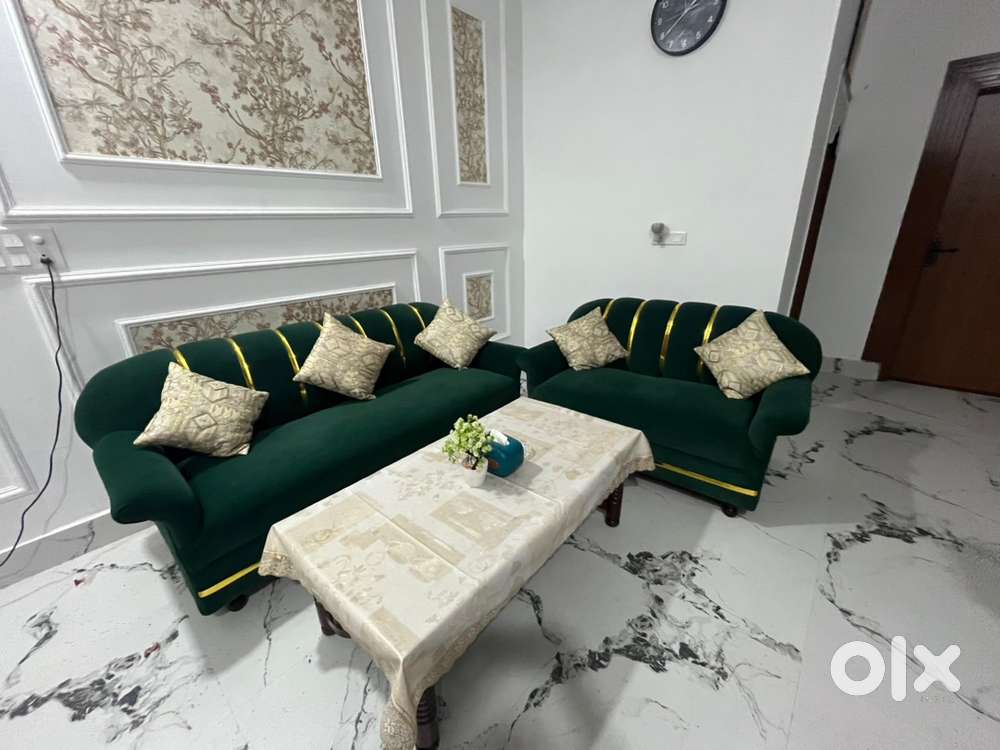 3 pice sofa with bollel green with table