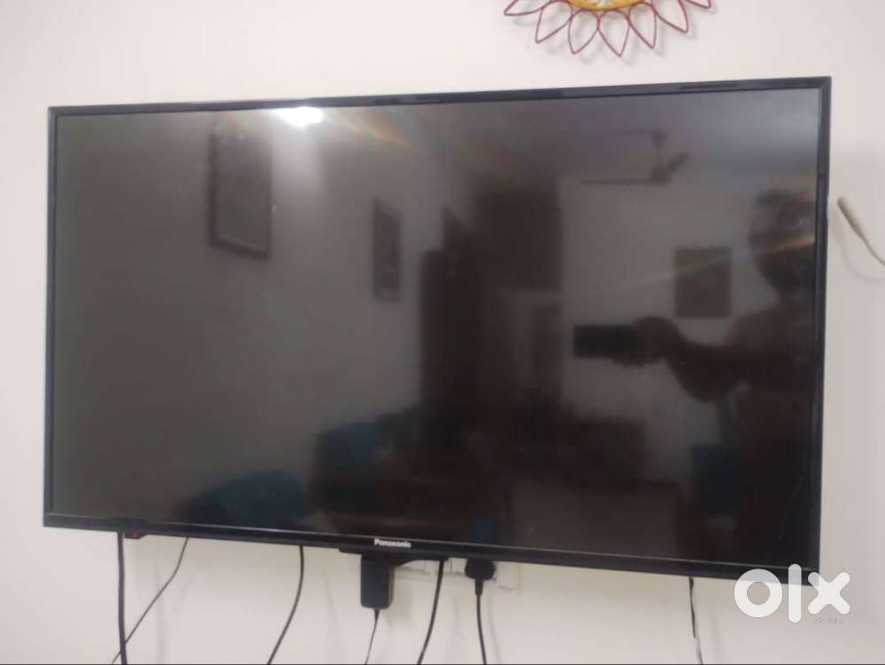 Panasonic TH-43D350DX (43-inch) Full HD LED TV