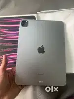 Apple ipad pro 4th gen M2 chip 128gb with full box light used
