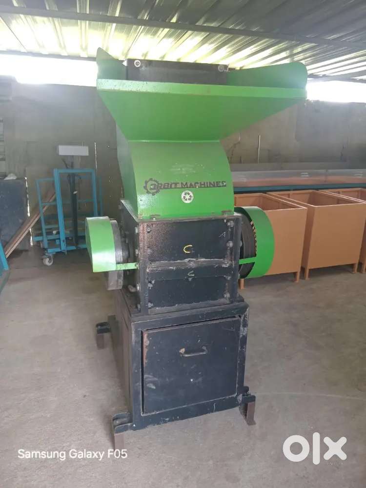 PET bottle crushing machine