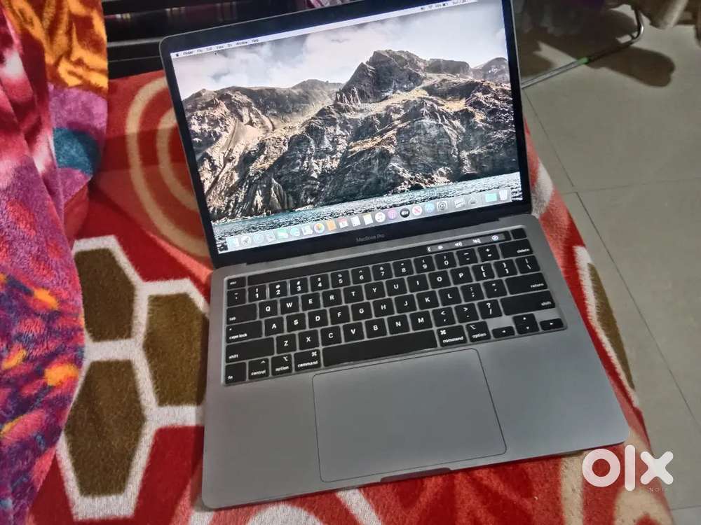 MACBOOK PRO EARLY 2020 CORE I7 13.3 RETINA DISPLAY IN A++CONDITION