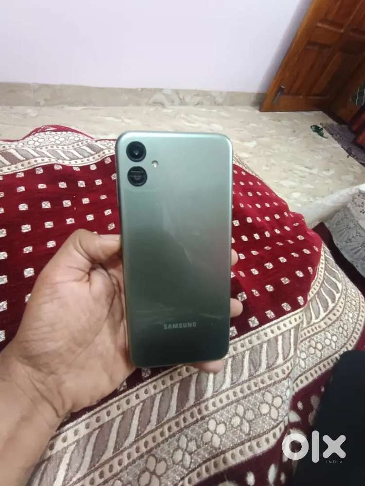 F 14 5G 2yr old excellent Camera, battery life