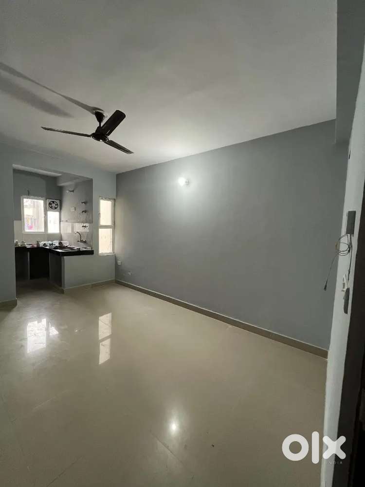 2 BHK fully furnished flat available for all type of tenants