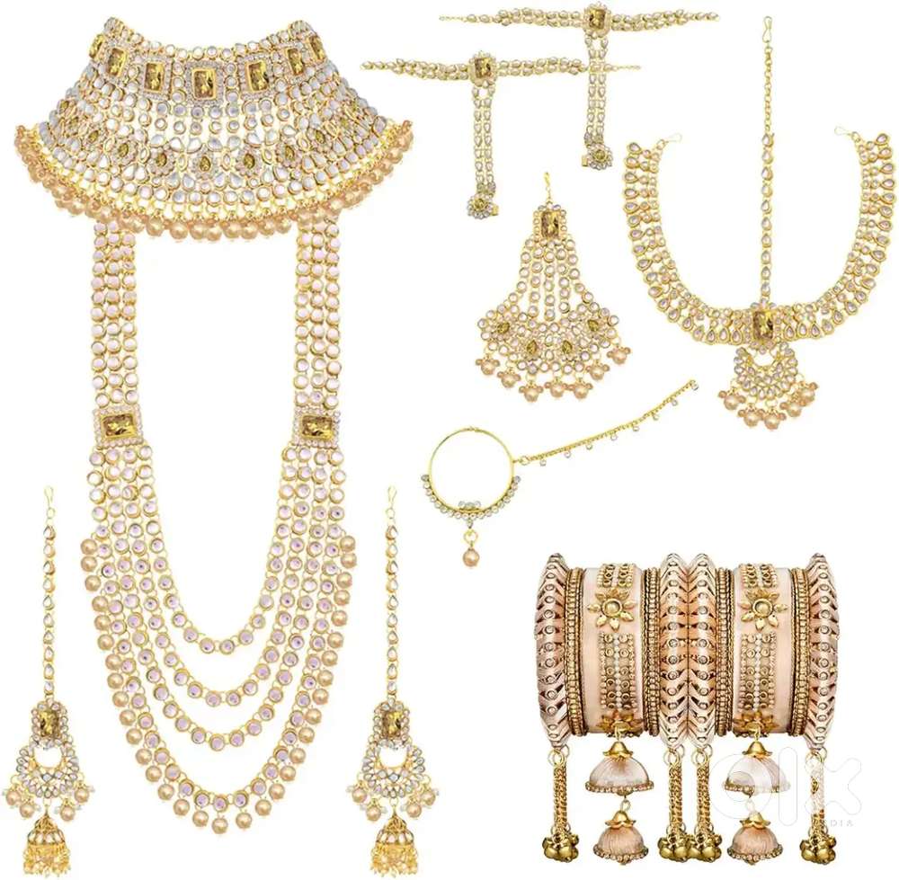 Jewellery in Golden colour