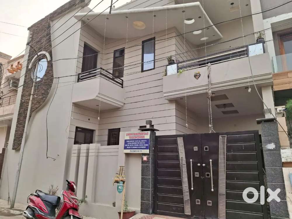 Posh area kothi available