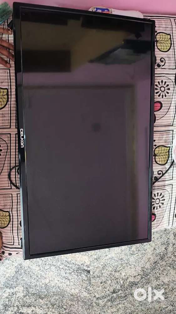 32 Inch tv For sale It's Urgent Sale