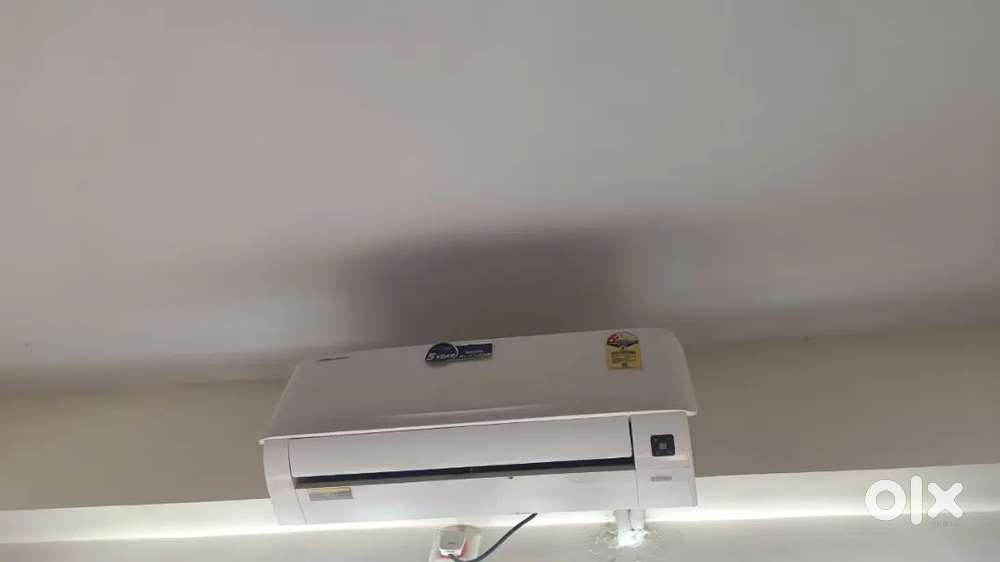 Lloyd make Split Air conditioning