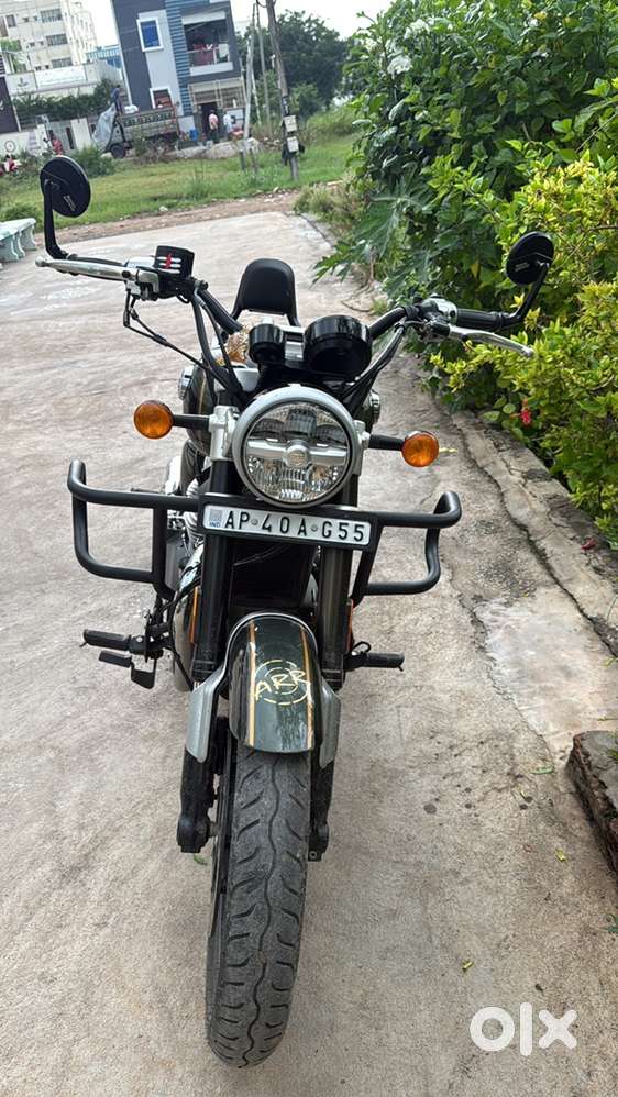 All accessories sise mirrors and engine guard