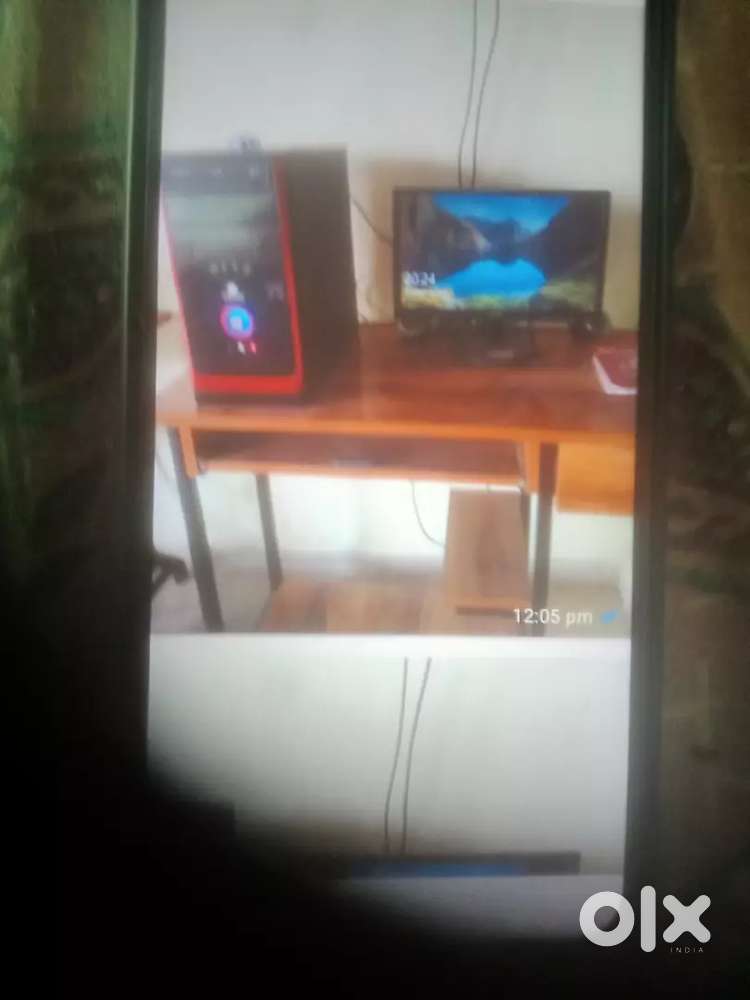 Desktop with speaker and without Table
