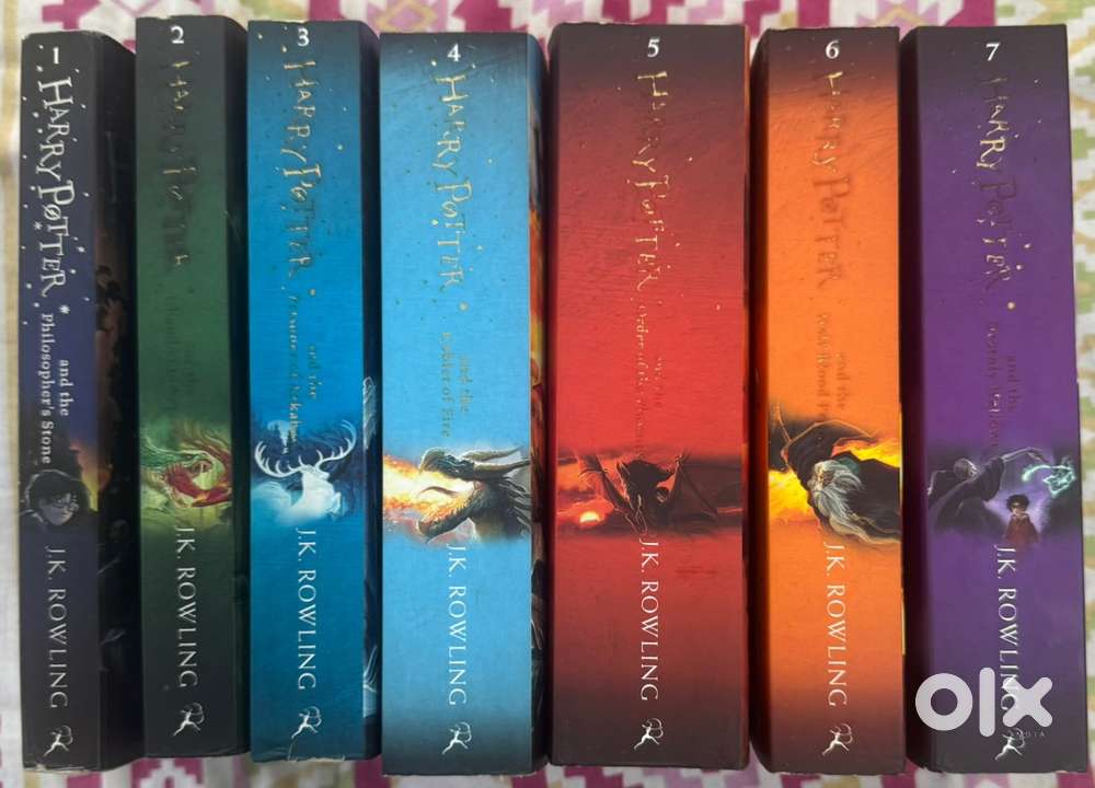 Harry Potter : The Complete Collection ( Set of Seven Books)