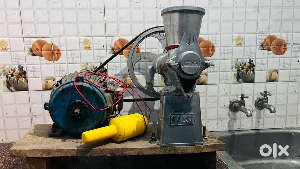 Juicer machine with moter