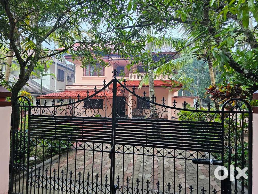 1 Room available for paying guest for working women only