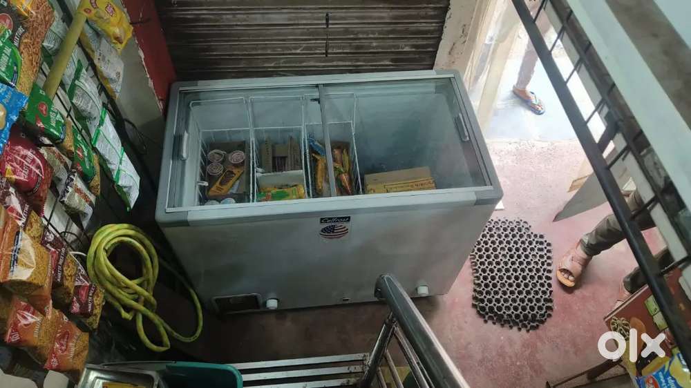 Cellfrost chest freezer double door 325 ltr