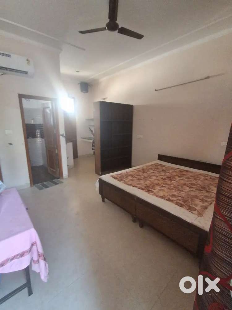 1st floor 1 room set attached washroom kichan