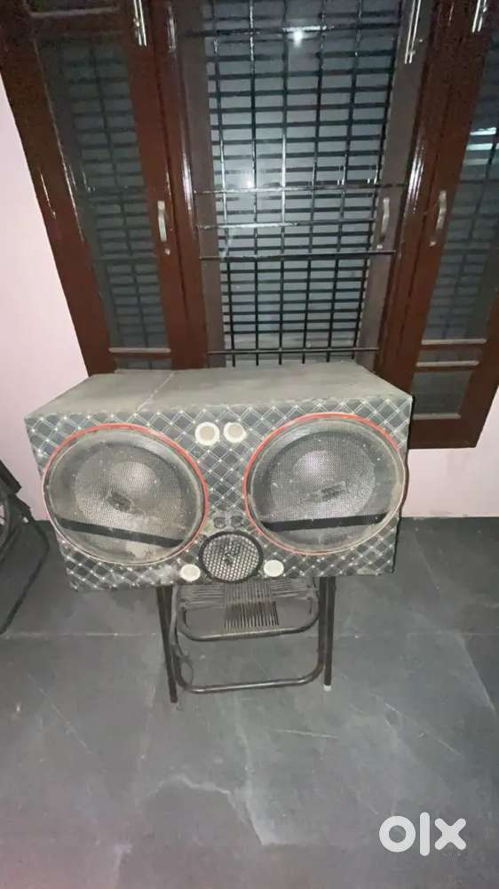 9 speaker 6 inch 2 speaker 15 inch.with deck player
