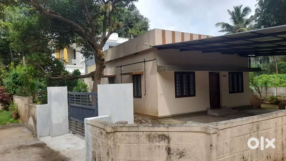 Rent 2BHK at Kannanur, Kannadi, Rs.9000 per month