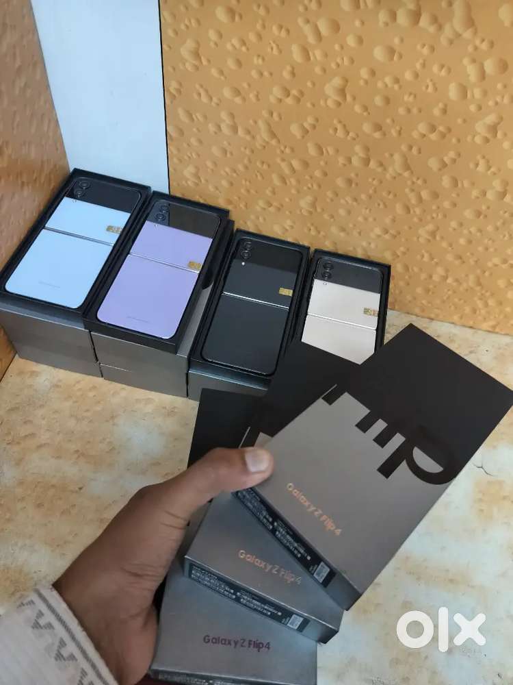 A samsung flip4 5g 256gb box packed with bill and seller warranty