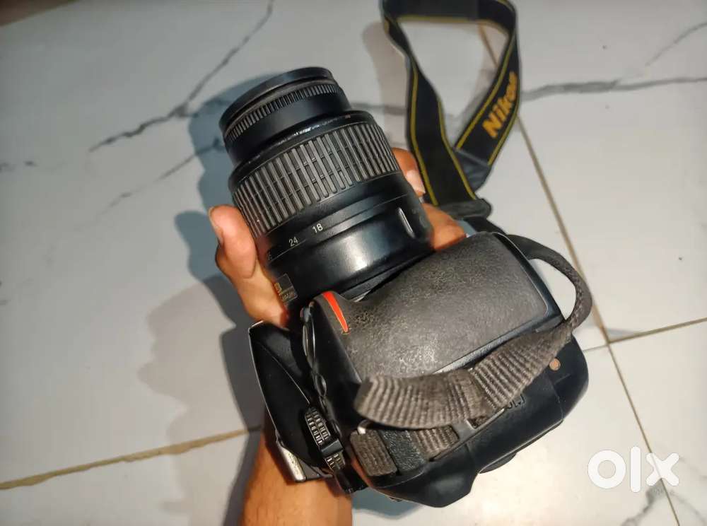 Nikon D5200 DSLR camara all working good condition