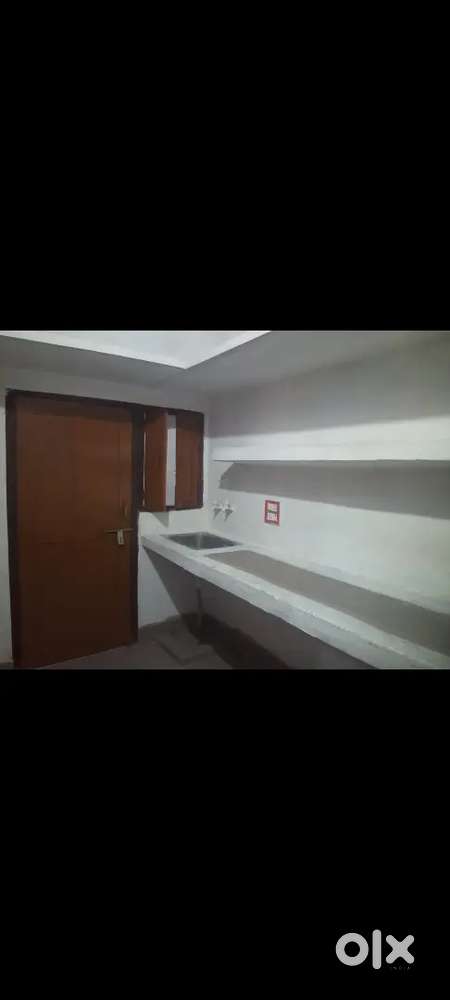 Rooms and kitchen for giving rent