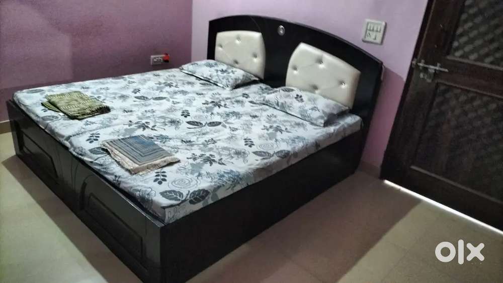 Double bed, window AC