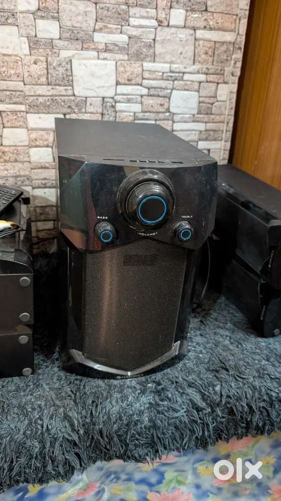 Wired speakers set