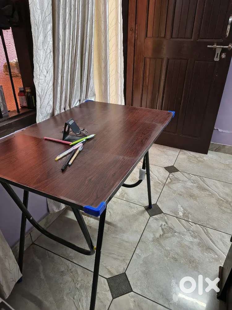 Foldable Study and office table