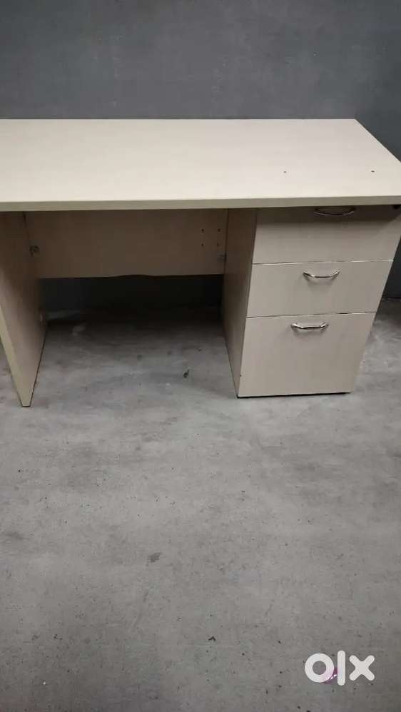 OFFICE TABLES 4/2