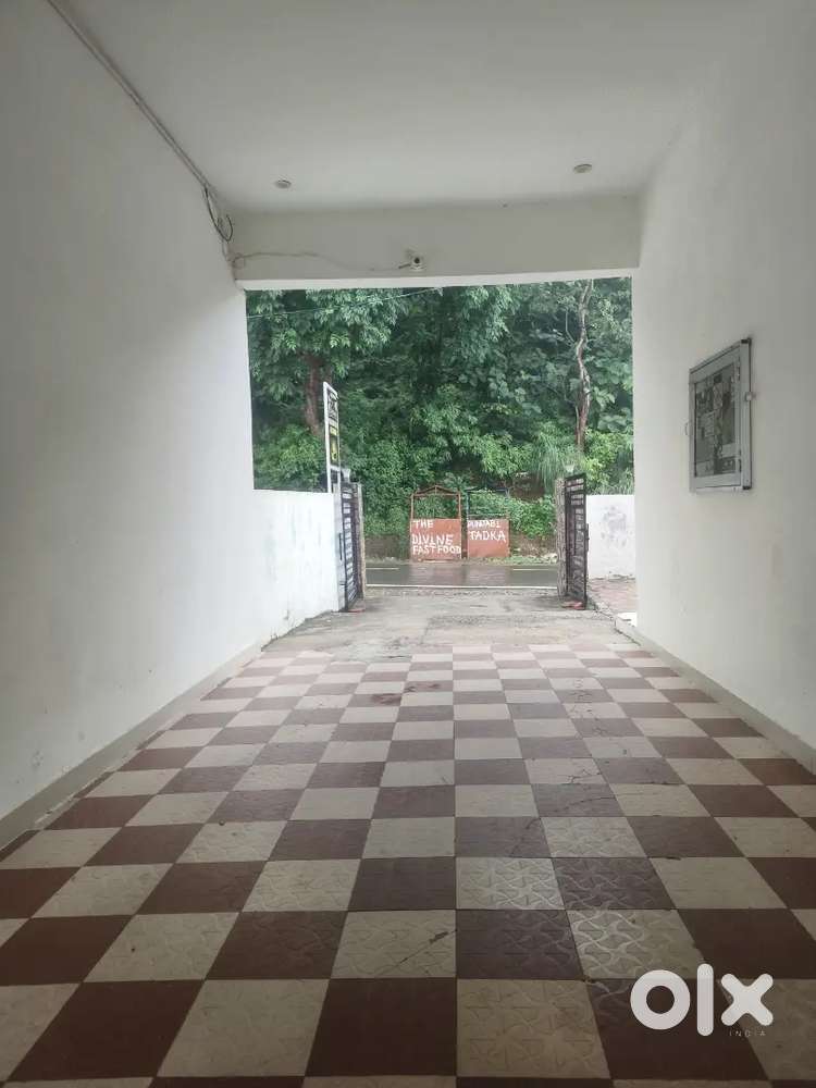 Hotel all raonder boy and giral