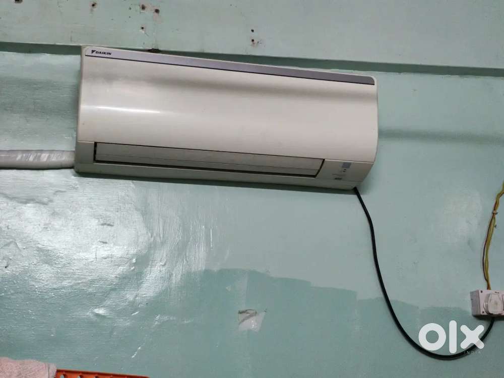 1 Ton Diakin ac ( 4 year old )