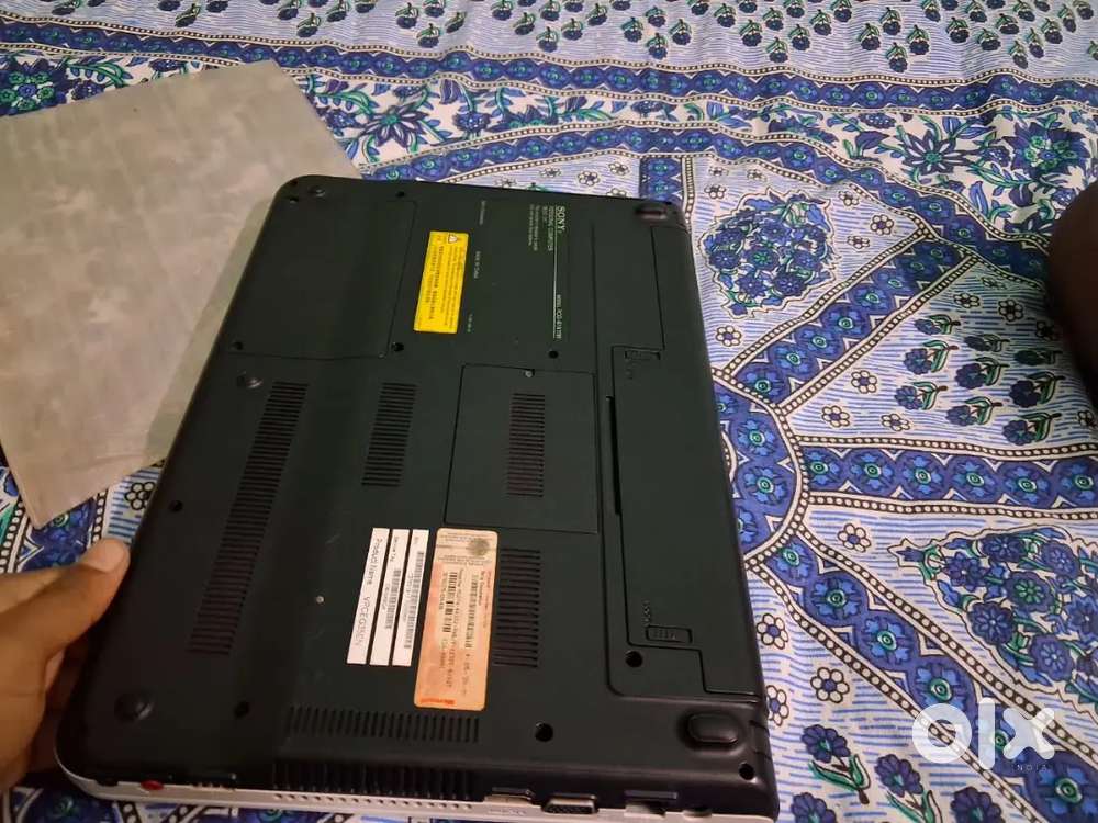 Sony laptop is good condition price 14000