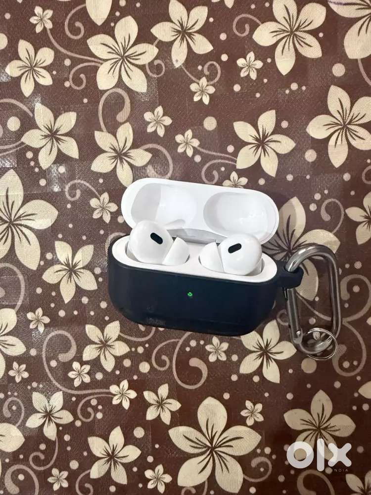 AirPods Pro 2 and Sony XM5 Earbuds