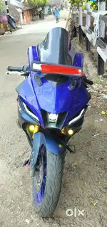 R15 V4 bike