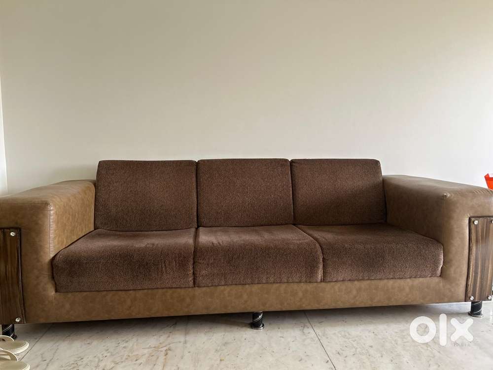 Very good condition of sofa set just 3 years old