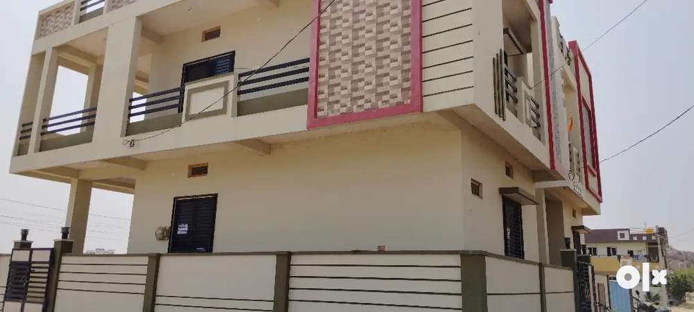 Duplex building available for rent