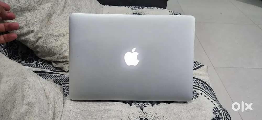 Apple macbook air 2017 model