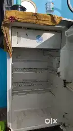 4.5 feet fridge all in good condition