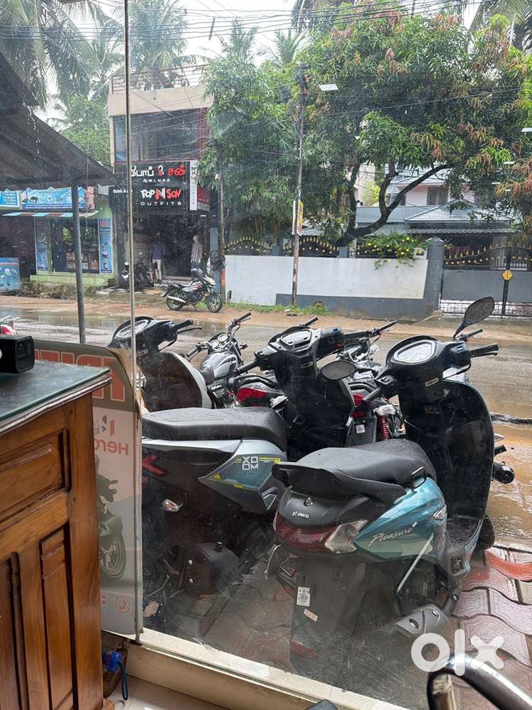Friends motors hero motocrop