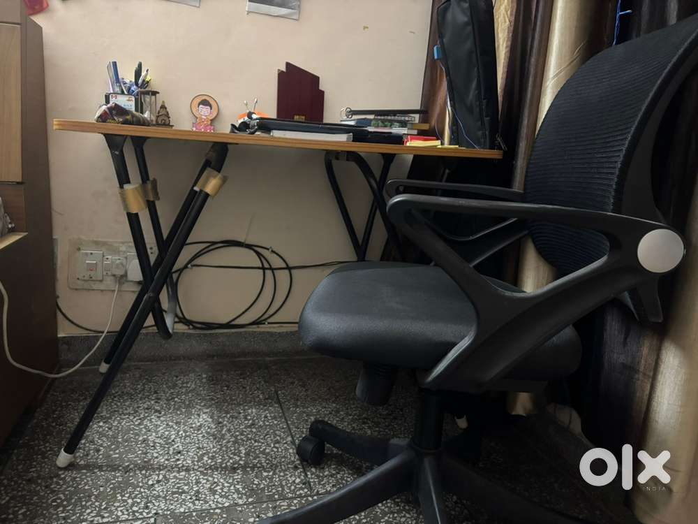 Office Chair & Study Table Set – Good Condition
