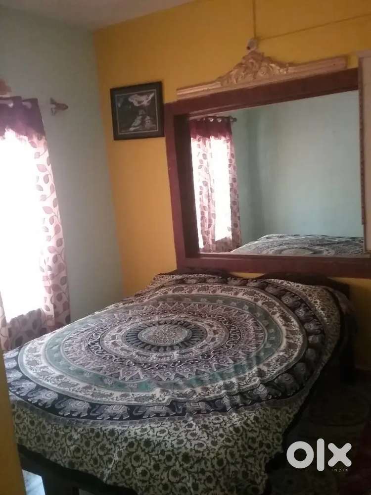 Only for girls flat mate