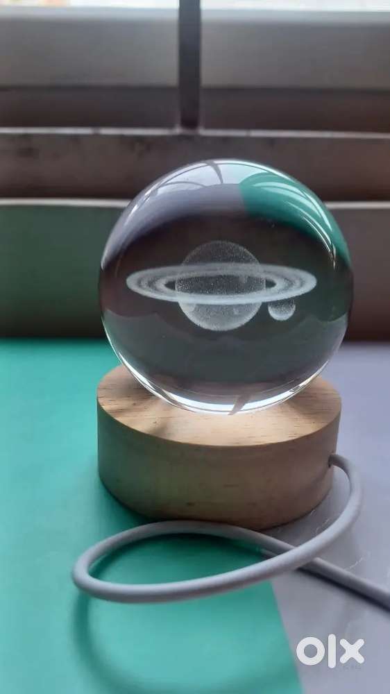 Trendy Crystal ball Saturn light