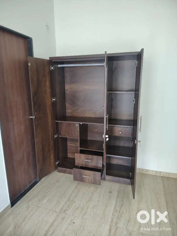 Wardrobe 3 door new factory