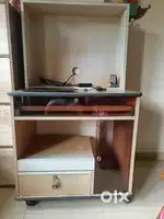 Desktop computer table