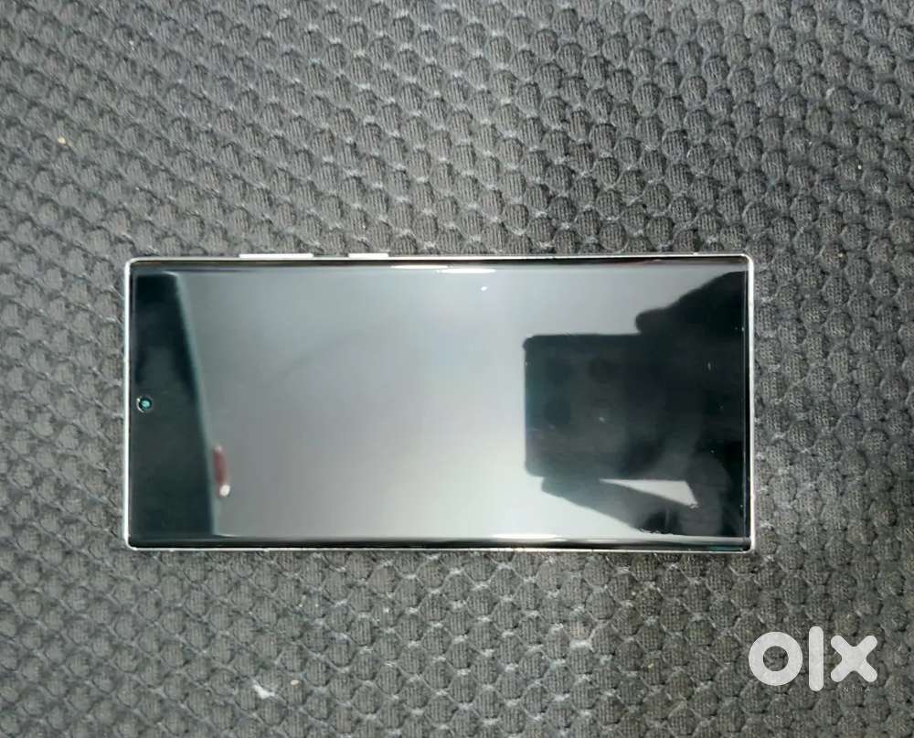 Samsung S22 Ultra With Box And Original Charger Cable