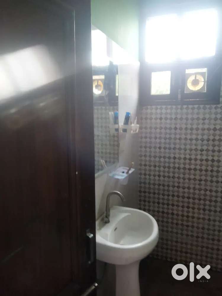 2bhk (1 room) for female only