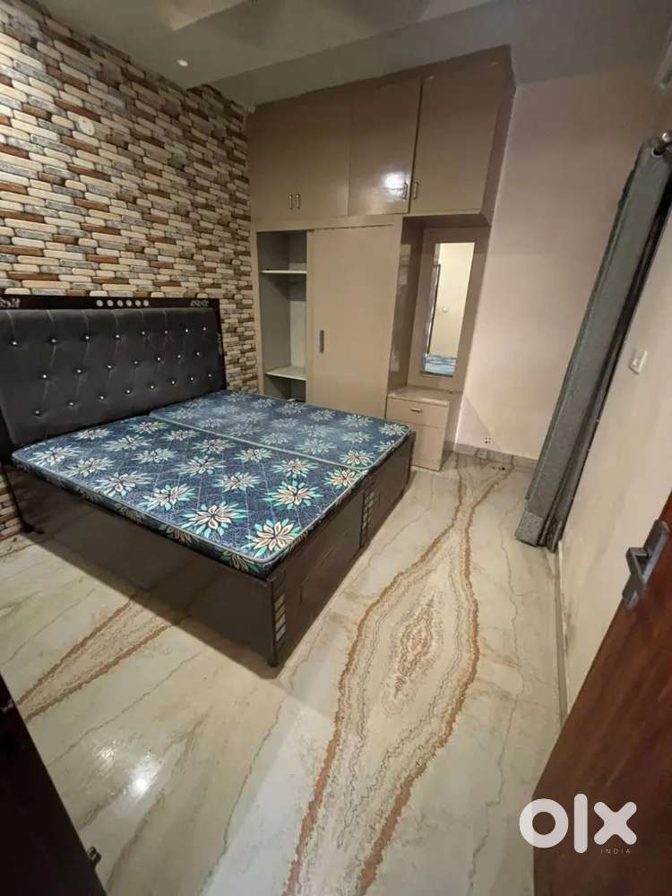 Luxury 1bhk Fully furnished flat owner free newly built sector 127