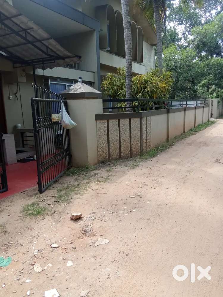 commercial plot with 6+ bedroom house