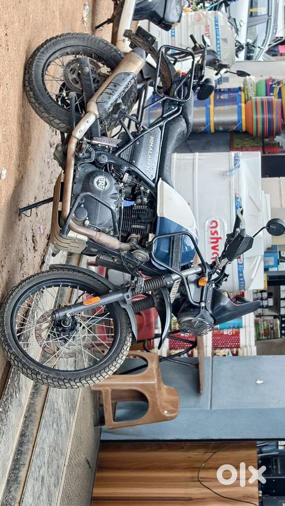 Himalayan 411 white and blue