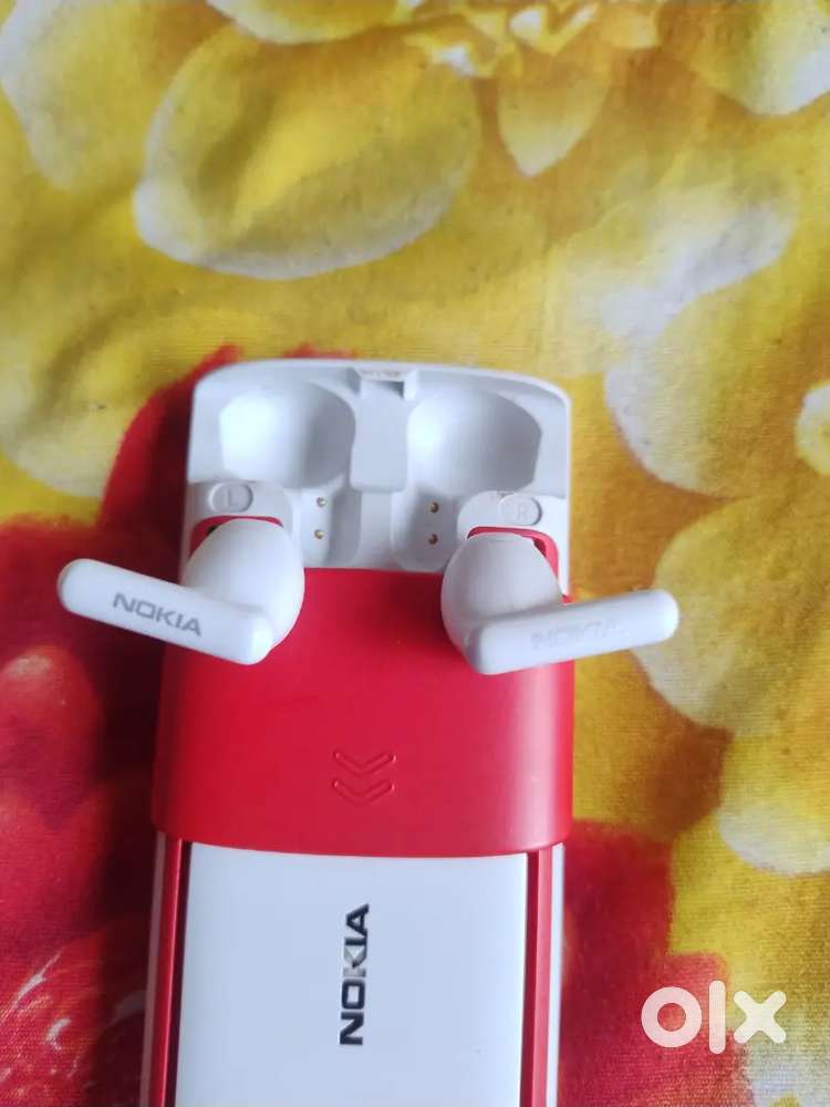 Nokia 5710 xpressaudio with earbuds