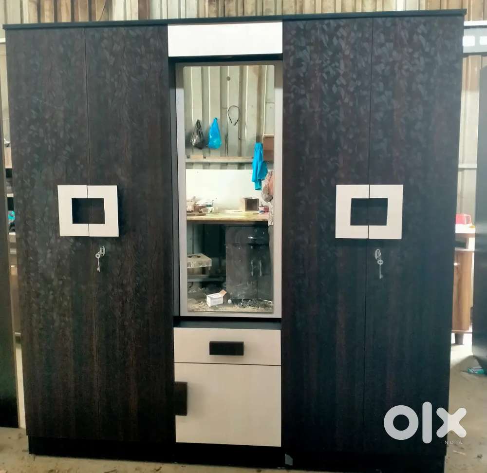 It's New Manufacturing 5 Door Wardrobe